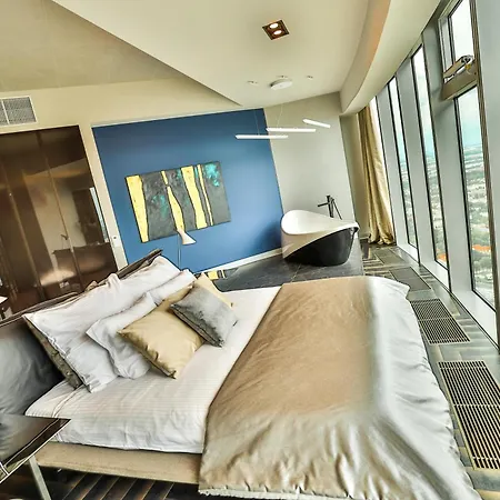 Sky Tower Prywatne Aparthotel Vratislav